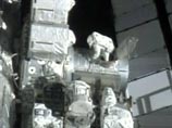 Астронавты работали в космосе уже пять часов, когда Финк услышал в наушниках своего шлема спокойный и тихий голос Фьюстела. "Просто хочу тебя проинформировать, у меня в правом глазу что-то безумно жжет. Наверное, туда что-то попало" Астронавты работали в космосе уже пять часов, когда Финк услышал в наушниках своего шлема спокойный и тихий голос Фьюстела. "Просто хочу тебя проинформировать, у меня в правом глазу что-то безумно жжет. Наверное, туда что-то попало"