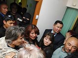 В Казахстане лопнула финансовая пирамида "Клуб миллионеров", обманутые вкладчики устроили беспорядки В Казахстане лопнула финансовая пирамида "Клуб миллионеров", обманутые вкладчики устроили беспорядки