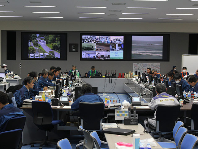 Компания-оператор станции, которая также управляет аварийной АЭС "Фукусима-1", уверяет, что никакой опасности нет