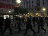 В центре сербской столицы не менее трех человек получили ранения в столкновениях сторонников генерала Ратко Младича с полицией