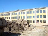 Ремонт школы под Петербургом обернулся обрушением крыши: завалило троих рабочих