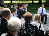 Еще 25 мая на встрече Медведева с выпускниками интернатов для детей-сирот был поднят вопрос о том, чтобы дать всем выпускникам школ как минимум одну попытку поступления в высшее учебное заведение