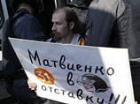 Очередной день "Стратегии-31": традиционно задержанный Лимонов, шествие по Невскому и мама Немцова в Нижнем Очередной день "Стратегии-31": традиционно задержанный Лимонов, шествие по Невскому и мама Немцова в Нижнем