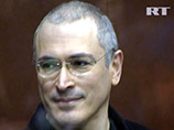 В апреле того же года Кучма ранил Ходорковского, воткнув ему, спящему, нож в крыло носа