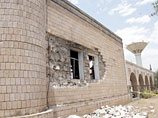 Президент Йемена и ряд высших руководителей страны получили ранения в пятницу, когда во время молитвы в мечеть, где они находились, попал артиллерийский снаряд