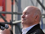 Экс-мэр Москвы Юрий Лужков имеет шанс вернуться в большую политику, получив мандат депутата Госдумы