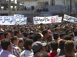 По данным Reuters, около 7 тысяч демонстрантов вышли в воскресенье на акцию протеста в городе Дейр-эз-Зор на востоке страны