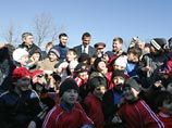 Рамзан Кадыров и Рууд Гуллит вышли на поле с воспитанниками чеченской Академии футбола