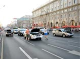 Движение по проспекту Независимости в Минске парализовано из-за акции автомобилистов, протестующих против резкого повышения розничных цен на нефтепродукты