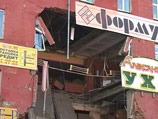 В Кургане дожди обрушили торговый центр. Спасатели решили, что спасать уже нечего В Кургане дожди обрушили торговый центр. Спасатели решили, что спасать уже нечего