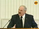 Президент Белоруссии Александр Лукашенко потребовал с утра четверга снизить цены на нефтепродукты. "Давайте договоримся, что топливо с завтрашнего утра будет не 5200, не 5100, а максимум 4500 белорусских рублей"