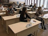 В России продолжается сдача Единого Госэкзамена и появляются все новые и новые скандалы, связанные с фальсификацией результатов и нарушением правил сдачи экзамена В России продолжается сдача Единого Госэкзамена и появляются все новые и новые скандалы, связанные с фальсификацией результатов и нарушением правил сдачи экзамена