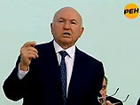 Лужков отверг обвинения Медведева и "наехал" на его помощников Лужков отверг обвинения Медведева и "наехал" на его помощников