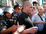 Около 30 человек задержаны в настоящее время за попытку проведения несанкционированной акции "День гнева" на Театральной площади в Москве