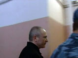 На свидание к Ходорковскому пустили группу вологжан. "Они принесли ему передачу и немного поговорили о жизни. Михаил Борисович заверил, что надеется на условно-досрочное освобождение"