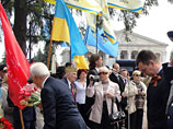 Конституционный суд Украины признал, что Знамя Победы является символом Победы советского народа в Великой Отечественной войне, а также символом Советской Армии и Советского Военно-Морского Флота