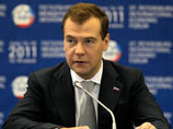 Со своей стороны Медведев выразил удовлетворение тем, какой отклик в обществе уже нашла высказанная им накануне идея о создании Московского федерального округа