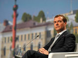 Президент РФ Дмитрий Медведев решил "еще немного" подержать интригу на тему своего участия в президентских выборах 2012 года