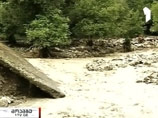 Наводнения, оползни и град терроризируют Грузию, есть погибшие и пропавшие без вести