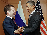 Президент США Барак Обама получил от своего российского коллеги Дмитрия Медведева предвыборную поддержку, которая может сыграть с ним злую шутку