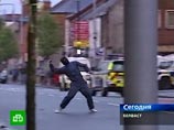 В Белфасте возобновились стычки между протестантами и католиками - на улицы вышли 700 человек, ранен британский фотограф