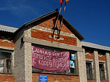 Чувашская фирма повесила на доме плакат про "партию жуликов и воров". "ЕР" обиделась и жалуется в полицию