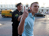 В нескольких судах Минска начались судебные процессы над участниками несанкционированной молчаливой акции протеста против экономического положения Белоруссии, которая прошла в среду в столице республики