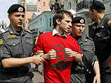 Задержанные во время празднования дня рождения Михаила Ходорковского оппозиционеры все еще находятся в ОВД "Арбат"