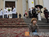 Впервые после 1918 года католики Петербурга отметили праздник Тела и Крови Христовых торжественным шествием по центральным улицам города