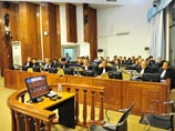 Международный трибунал в Камбодже начал рассматривать уголовное дело в отношении нескольких бывших высокопоставленных функционеров режима "красных кхмеров", правившего в стране в период с 1975 по 1979 год Международный трибунал в Камбодже начал рассматривать уголовное дело в отношении нескольких бывших высокопоставленных функционеров режима "красных кхмеров", правившего в стране в период с 1975 по 1979 год