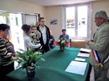 Француженка вышла замуж за своего погибшего бойфренда - с разрешения Саркози Француженка вышла замуж за своего погибшего бойфренда - с разрешения Саркози