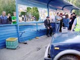 В Екатеринбурге "Нива" сбила 5 человек на остановке. Водителя спасали от самосуда В Екатеринбурге "Нива" сбила 5 человек на остановке. Водителя спасали от самосуда