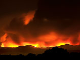 Сильный лесной пожар, бушующий в американском штате Нью-Мексико, угрожает Национальной ядерной лаборатории в городе Лос-Аламос