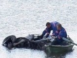 Очевидец в Приморье спас двух взрослых и двух детей из тонущего в озере автомобиля, один ребенок остался в салоне и утонул
