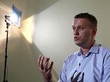 По сути сказанного в интервью Навальный особо не утруждает себя комментариями и разъяснениями, называя все "адовой смесью" и "бредом"