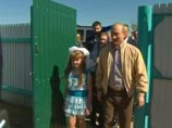 Премьер-министр РФ Владимир Путин, находящийся с рабочей поездкой в Бурятии, посетил село Тугнуй, где живет девочка Даша Варфоломеева, получившая три года назад в подарок от него "платье, как у Золушки"