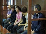 На скамье подсудимых - шесть уроженцев Северного Кавказа. Главный фигурант - 27-летний уроженец Нальчика Аслан Черкесов - подал ходатайство о рассмотрении дела судом присяжных, рассчитывая убедить их в неумышленной стрельбе На скамье подсудимых - шесть уроженцев Северного Кавказа. Главный фигурант - 27-летний уроженец Нальчика Аслан Черкесов - подал ходатайство о рассмотрении дела судом присяжных, рассчитывая убедить их в неумышленной стрельбе