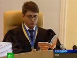 Тимошенко наотрез отказывается вставать в суде, а прокурор назвал ее осужденной Тимошенко наотрез отказывается вставать в суде, а прокурор назвал ее осужденной
