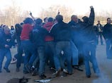 Вооруженный конфликт, который некоторые называют не иначе как "боевыми действиями", сотряс в ночь на 1 июля уральский поселок Сагра в Верхней Пышме - городе-спутнике Екатеринбурга Вооруженный конфликт, который некоторые называют не иначе как "боевыми действиями", сотряс в ночь на 1 июля уральский поселок Сагра в Верхней Пышме - городе-спутнике Екатеринбурга
