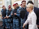 Заседание Печерского районного суда Киева было в среду сорвано из-за скандала, который подняла подсудимая, бывший премьер-министр Украины Юлия Тимошенко, а также ее сторонники
