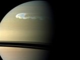 Cassini удалось сделать четкие снимки бушующего на Сатурне шторма невиданных масштабов