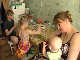 Семья из Узбекистана, родившая в России двоих детей, не может получить гражданство из-за бедности Семья из Узбекистана, родившая в России двоих детей, не может получить гражданство из-за бедности