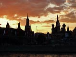 Эксперты указывают, что волны оттока капитала совпали с отставкой мэра Москвы Лужкова и атмосферой неопределенности накануне президентских выборов