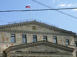 По-видимому, генерал пустил себе пулю в голову вовсе не из-за семейных неурядиц, как пытались объяснить вскоре после инцидента По-видимому, генерал пустил себе пулю в голову вовсе не из-за семейных неурядиц, как пытались объяснить вскоре после инцидента