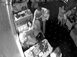На Украине потомственный депутат зверски избил девушку в ресторане, "чтобы обучить ее хорошим манерам" (ВИДЕО) На Украине потомственный депутат зверски избил девушку в ресторане, "чтобы обучить ее хорошим манерам" (ВИДЕО)