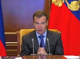 На прошлой неделе президент РФ, прочитав в СМИ о том, что ГОЗ на этот год уже сорван по вине Минобороны, потребовал от Сердюкова "разобраться в ситуации" и покарать виновных "независимо от чинов и званий". Или "наказать паникеров" в духе "военного времени На прошлой неделе президент РФ, прочитав в СМИ о том, что ГОЗ на этот год уже сорван по вине Минобороны, потребовал от Сердюкова "разобраться в ситуации" и покарать виновных "независимо от чинов и званий". Или "наказать паникеров" в духе "военного времени