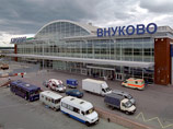 Аэропорт "Внуково" закрыли из-за аварии с самолетом на взлетно-посадочной полосе