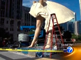 В Чикаго появилась огромная скульптура Мэрилин Монро: каждый может заглянуть ей под платье