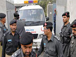 Один полицейский погиб и пятеро взяты в заложники заключенными, устроившими бунт в тюрьме на юге Пакистана
