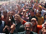 В самой столице и втором по величине городе Алеппо продолжаются многотысячные митинги и шествия в поддержку властей и объявленной президентом Башаром Асадом программы всеобъемлющих реформ